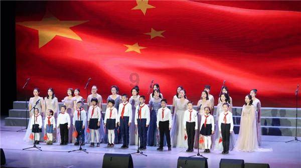 救援时尚的女孩